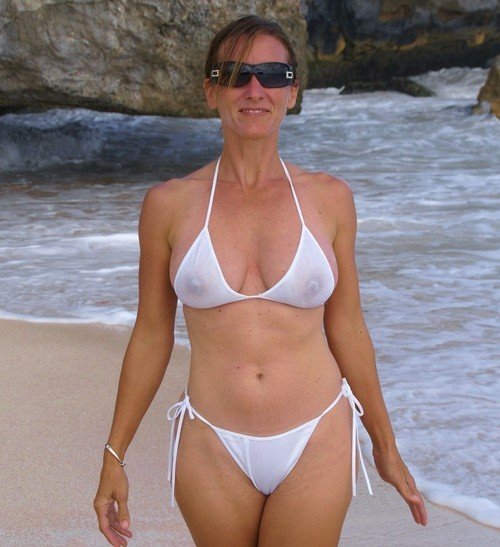 Amateur bikini wife