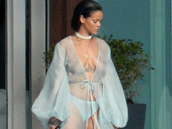Bad M. F. recomended naked pics cell phone Rihanna