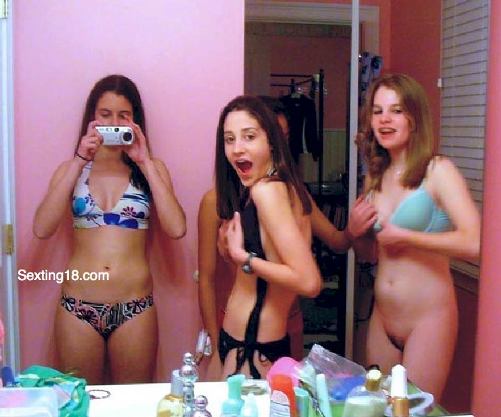 Naked high school girl selfie