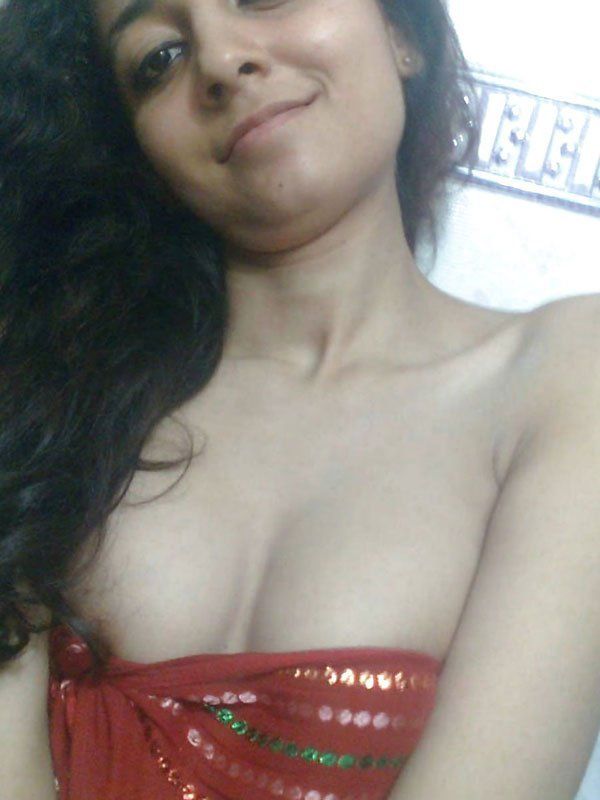 Indian girl showing her boobs