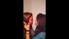 Amateur girls kissing girls